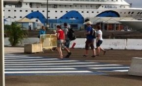 Tourisme en Martinique : Cahier d'un retour, les mains vides, au bateau natal