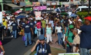 Martinique : 2000 manifestants contre le mariage pour tous...200 contre l'épandage aérien des pesticides