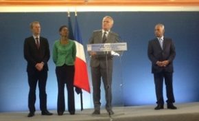 Discours du Premier Ministre Jean-Marc #Ayrault devant les acteurs économiques de la #Martinique