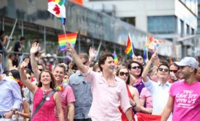 Trudeau, premier ministre, dans la Gay Pride.