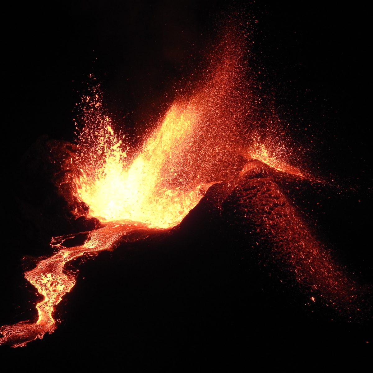 Eruption du volcan  Piton de la Fournaise  l le de La 