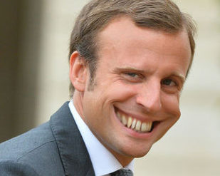 Il est né 🎶🎶🎵le divin Macron🎶🎶🎵 bonda'y dèwo ti lolo'y ka🎵🎶🎶 pann