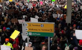 Manifestation au Terminal 4 de JFK à New-York (live)