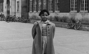 REFUSÉE DANS UNE ÉCOLE DES ÉTATS-UNIS PARCE QU’ELLE ÉTAIT NOIRE, LINDA BROWN A PERMIS DE METTRE FIN À UN SYSTÈME DE CASTE BASÉ SUR LA RACE