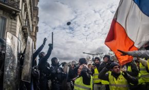 La gestion autoritaire de la crise des gilets jaunes.