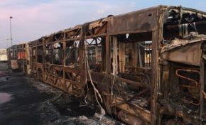 C'est noël en Martinique...les bus brûlent comme des bûches