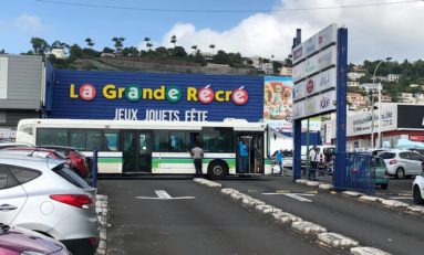 Carrefour Dillon bloqué...ah il y a un bon dieu !!!