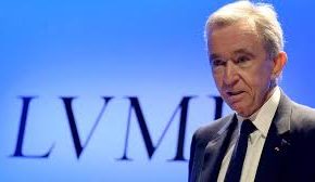 LVMH fait monter son cours de bourse, grâce à l'argent de l'argent public. Profiteur de guerre.