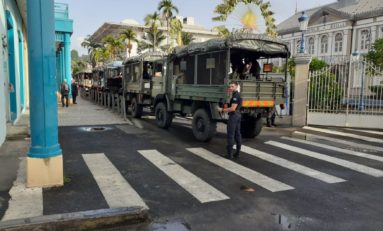 "Rendez vous les NÈGRES vous êtes cernés"