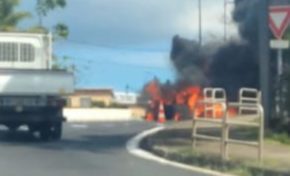 Une ambulance brûle à quelques kilomètres de RCI en Martinique