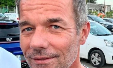 Rallye des Grands Fonds en Guadeloupe  : Sébastien Loeb organise une opération porte ouverte dans un giratoire