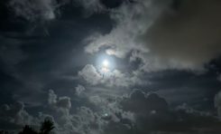 Martinique...la lune est pleine...la nuit sera longue...